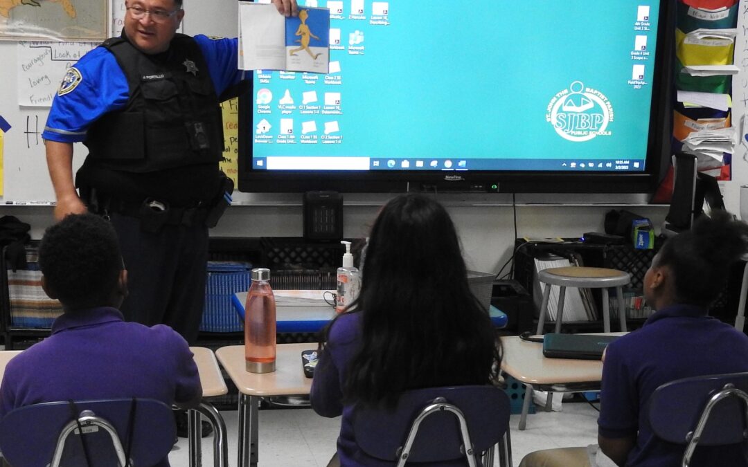 Officers Read, Read, Read With Students